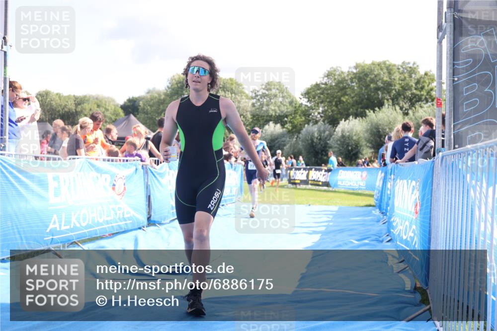 25.08.2024 - Elbe Triathlon Hamburg H.Heesch http://msf.ph/oto/6886175 25.08.2024 11:33:20 Ziel 141, 574, 729, 771, 783 meine-sportfotos.de