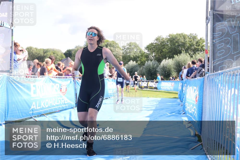 25.08.2024 - Elbe Triathlon Hamburg H.Heesch http://msf.ph/oto/6886183 25.08.2024 11:33:21 Ziel 141, 574, 729, 771, 783 meine-sportfotos.de