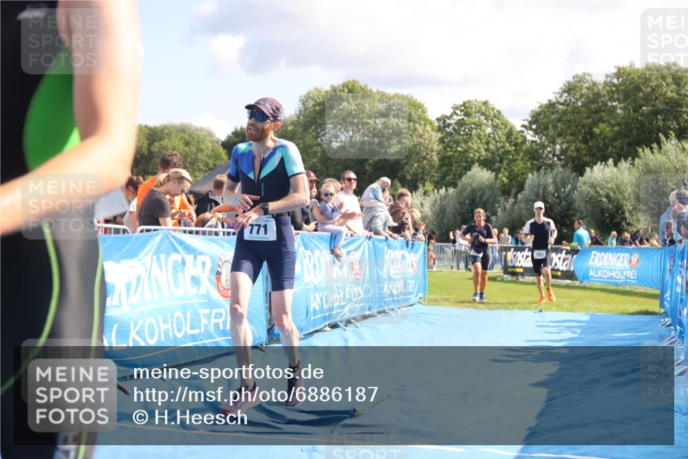 25.08.2024 - Elbe Triathlon Hamburg H.Heesch http://msf.ph/oto/6886187 25.08.2024 11:33:22 Ziel 141, 574, 729, 771, 783 meine-sportfotos.de