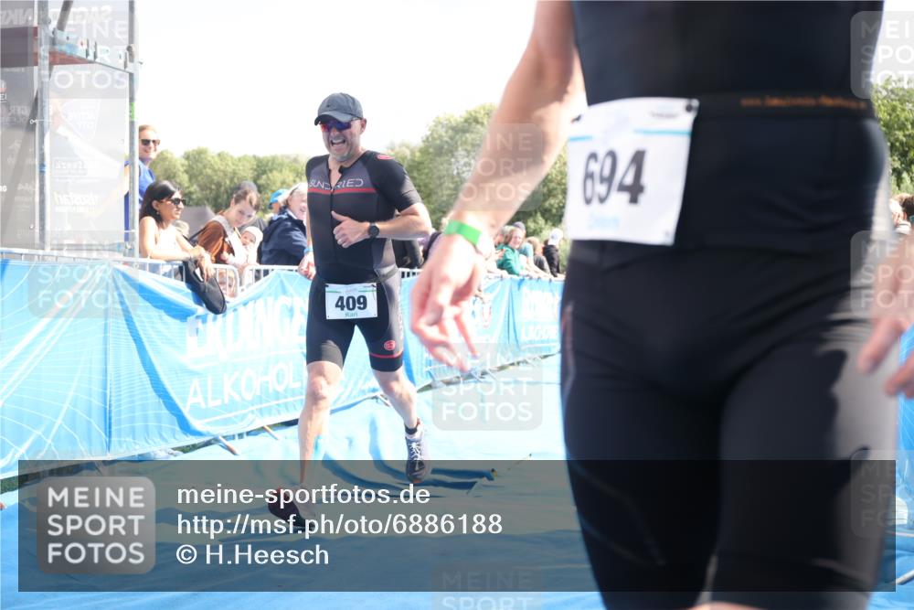 25.08.2024 - Elbe Triathlon Hamburg H.Heesch http://msf.ph/oto/6886188 25.08.2024 11:26:02 Ziel 175, 281, 409, 584, 596, 621, 694 meine-sportfotos.de