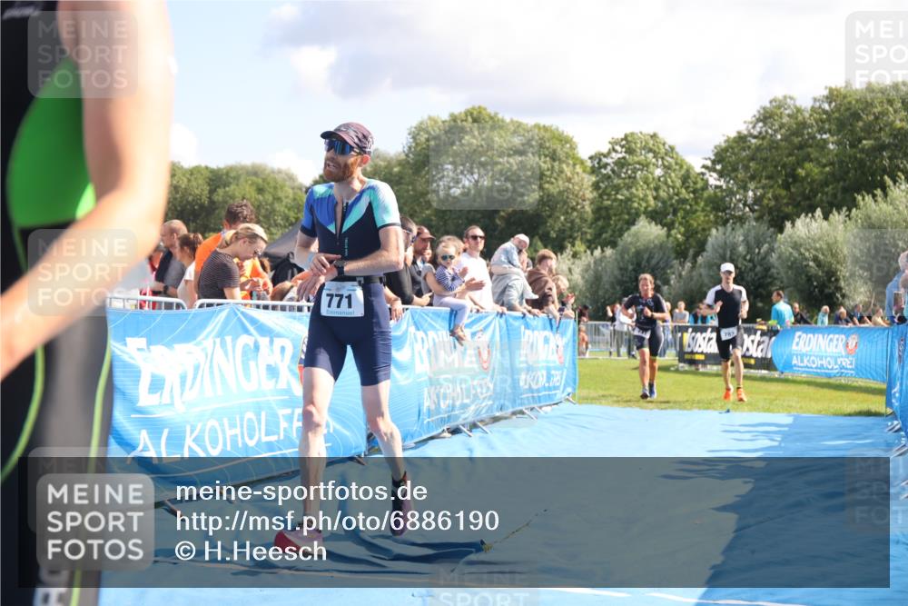 25.08.2024 - Elbe Triathlon Hamburg H.Heesch http://msf.ph/oto/6886190 25.08.2024 11:33:22 Ziel 141, 574, 729, 771, 783 meine-sportfotos.de
