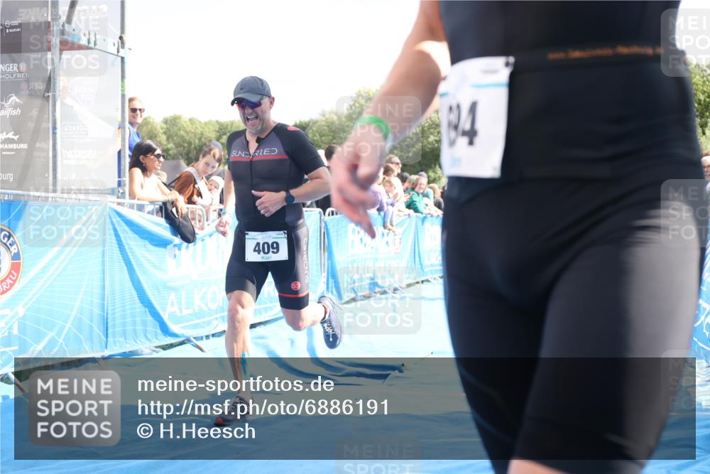 25.08.2024 - Elbe Triathlon Hamburg H.Heesch http://msf.ph/oto/6886191 25.08.2024 11:26:02 Ziel 175, 281, 409, 584, 596, 621, 694 meine-sportfotos.de