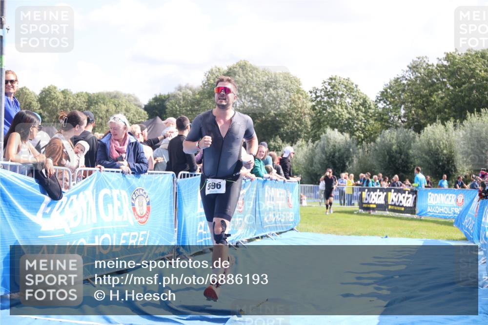 25.08.2024 - Elbe Triathlon Hamburg H.Heesch http://msf.ph/oto/6886193 25.08.2024 11:26:03 Ziel 175, 281, 409, 584, 596, 621, 694 meine-sportfotos.de