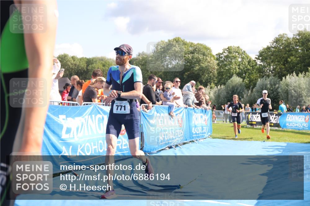 25.08.2024 - Elbe Triathlon Hamburg H.Heesch http://msf.ph/oto/6886194 25.08.2024 11:33:22 Ziel 141, 574, 729, 771, 783 meine-sportfotos.de