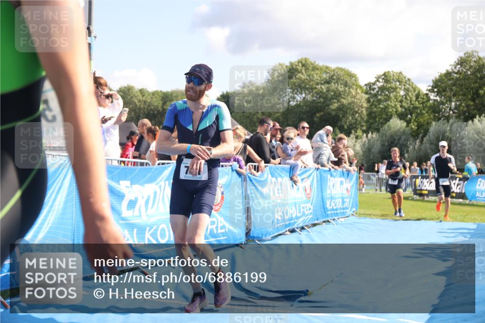 25.08.2024 - Elbe Triathlon Hamburg H.Heesch http://msf.ph/oto/6886199 25.08.2024 11:33:22 Ziel 141, 574, 729, 771, 783 meine-sportfotos.de
