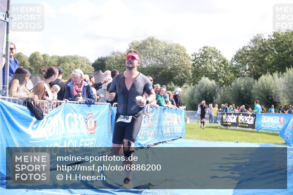 25.08.2024 - Elbe Triathlon Hamburg H.Heesch http://msf.ph/oto/6886200 25.08.2024 11:26:03 Ziel 175, 281, 409, 584, 596, 621, 694 meine-sportfotos.de