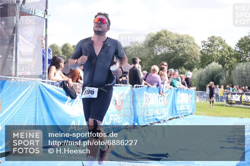 25.08.2024 - Elbe Triathlon Hamburg H.Heesch http://msf.ph/oto/6886227 25.08.2024 11:26:04 Ziel 175, 281, 409, 596, 694 meine-sportfotos.de