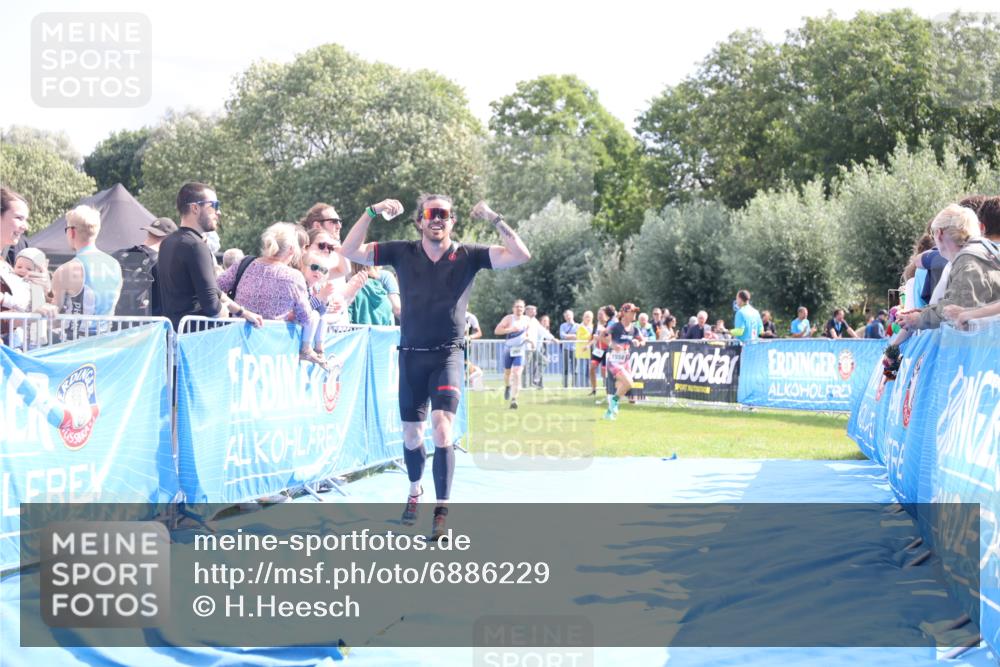 25.08.2024 - Elbe Triathlon Hamburg H.Heesch http://msf.ph/oto/6886229 25.08.2024 11:26:14 Ziel 265, 451, 754 meine-sportfotos.de