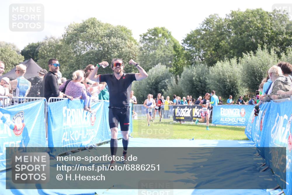 25.08.2024 - Elbe Triathlon Hamburg H.Heesch http://msf.ph/oto/6886251 25.08.2024 11:26:14 Ziel 265, 451, 754 meine-sportfotos.de