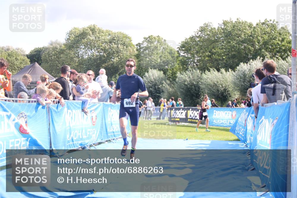 25.08.2024 - Elbe Triathlon Hamburg H.Heesch http://msf.ph/oto/6886263 25.08.2024 11:33:41 Ziel 485, 692 meine-sportfotos.de
