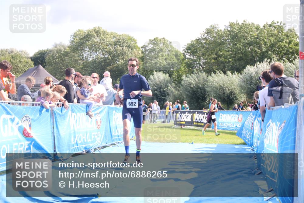 25.08.2024 - Elbe Triathlon Hamburg H.Heesch http://msf.ph/oto/6886265 25.08.2024 11:33:41 Ziel 485, 692 meine-sportfotos.de