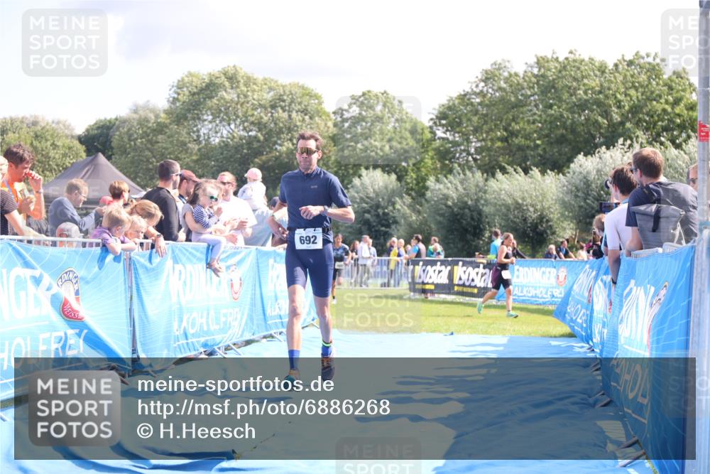 25.08.2024 - Elbe Triathlon Hamburg H.Heesch http://msf.ph/oto/6886268 25.08.2024 11:33:41 Ziel 485, 692 meine-sportfotos.de