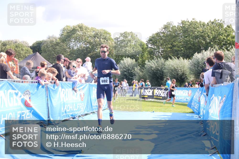 25.08.2024 - Elbe Triathlon Hamburg H.Heesch http://msf.ph/oto/6886270 25.08.2024 11:33:41 Ziel 485, 692 meine-sportfotos.de