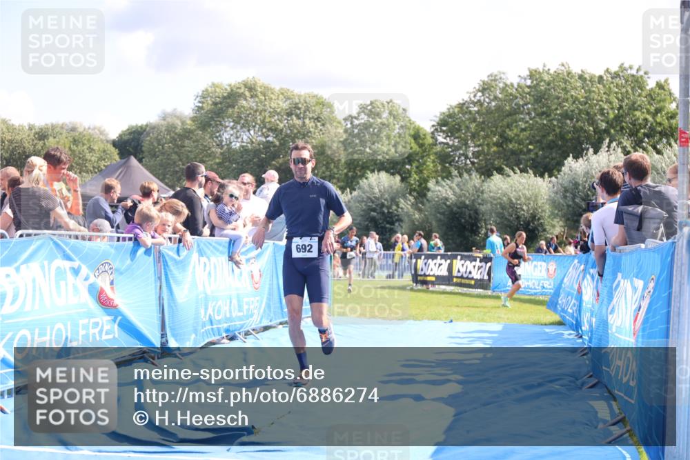 25.08.2024 - Elbe Triathlon Hamburg H.Heesch http://msf.ph/oto/6886274 25.08.2024 11:33:41 Ziel 485, 692 meine-sportfotos.de