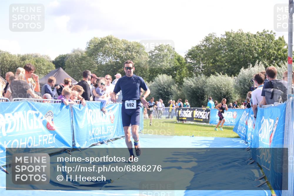 25.08.2024 - Elbe Triathlon Hamburg H.Heesch http://msf.ph/oto/6886276 25.08.2024 11:33:41 Ziel 485, 692 meine-sportfotos.de