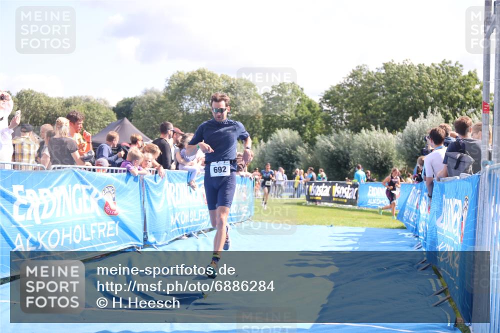 25.08.2024 - Elbe Triathlon Hamburg H.Heesch http://msf.ph/oto/6886284 25.08.2024 11:33:41 Ziel 485, 692 meine-sportfotos.de