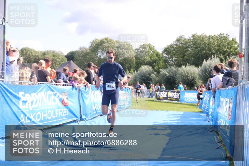 25.08.2024 - Elbe Triathlon Hamburg H.Heesch http://msf.ph/oto/6886288 25.08.2024 11:33:41 Ziel 485, 692 meine-sportfotos.de