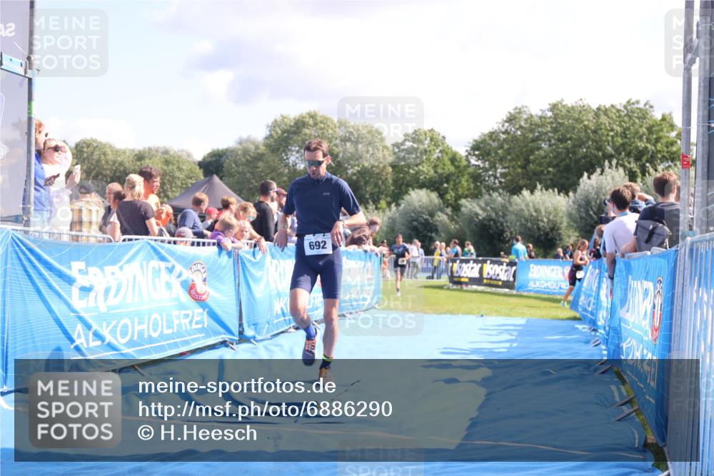 25.08.2024 - Elbe Triathlon Hamburg H.Heesch http://msf.ph/oto/6886290 25.08.2024 11:33:41 Ziel 485, 692 meine-sportfotos.de