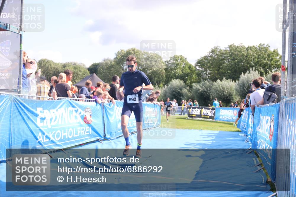 25.08.2024 - Elbe Triathlon Hamburg H.Heesch http://msf.ph/oto/6886292 25.08.2024 11:33:41 Ziel 485, 692 meine-sportfotos.de