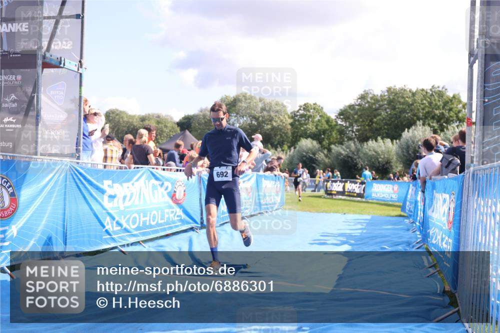 25.08.2024 - Elbe Triathlon Hamburg H.Heesch http://msf.ph/oto/6886301 25.08.2024 11:33:42 Ziel 485, 692 meine-sportfotos.de
