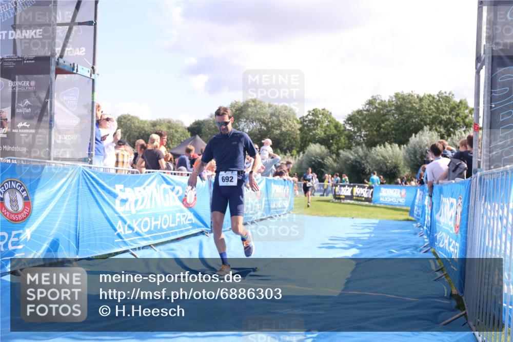25.08.2024 - Elbe Triathlon Hamburg H.Heesch http://msf.ph/oto/6886303 25.08.2024 11:33:42 Ziel 485, 692 meine-sportfotos.de