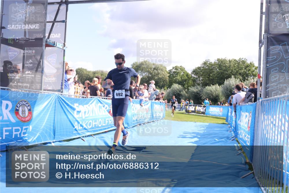 25.08.2024 - Elbe Triathlon Hamburg H.Heesch http://msf.ph/oto/6886312 25.08.2024 11:33:42 Ziel 485, 692 meine-sportfotos.de