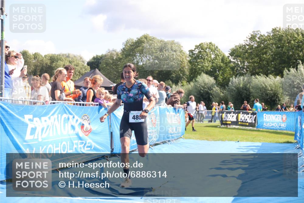 25.08.2024 - Elbe Triathlon Hamburg H.Heesch http://msf.ph/oto/6886314 25.08.2024 11:33:45 Ziel 485, 692 meine-sportfotos.de