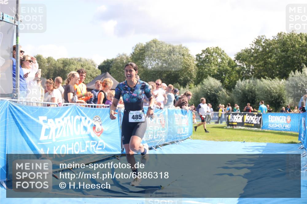 25.08.2024 - Elbe Triathlon Hamburg H.Heesch http://msf.ph/oto/6886318 25.08.2024 11:33:45 Ziel 485, 692 meine-sportfotos.de