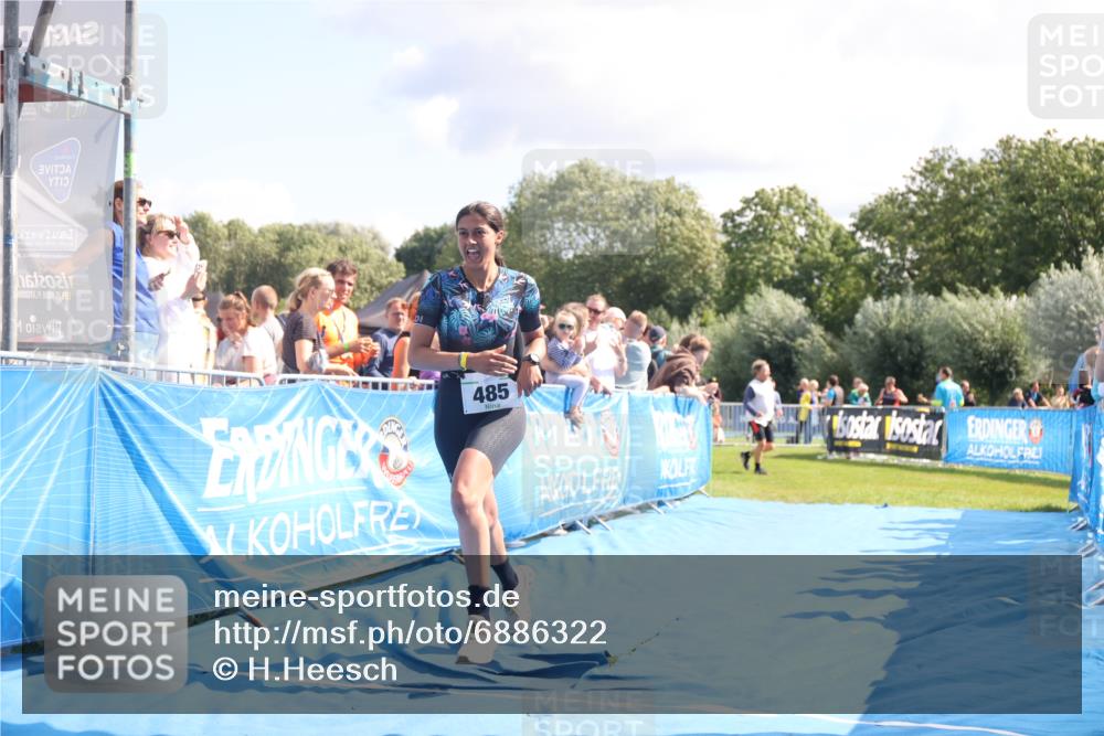 25.08.2024 - Elbe Triathlon Hamburg H.Heesch http://msf.ph/oto/6886322 25.08.2024 11:33:45 Ziel 485, 692 meine-sportfotos.de