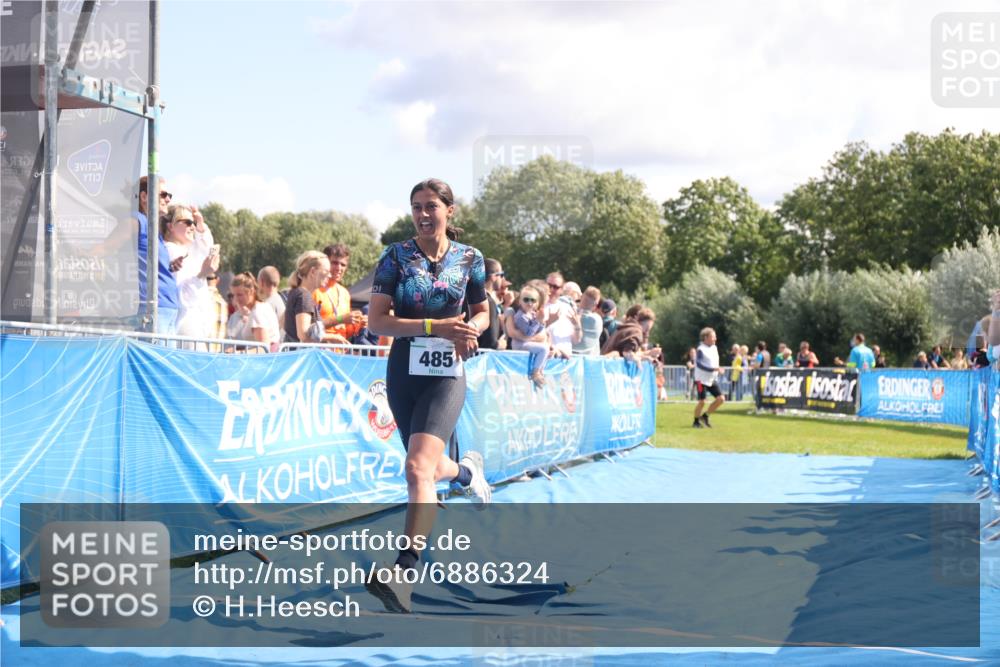 25.08.2024 - Elbe Triathlon Hamburg H.Heesch http://msf.ph/oto/6886324 25.08.2024 11:33:45 Ziel 485, 692 meine-sportfotos.de
