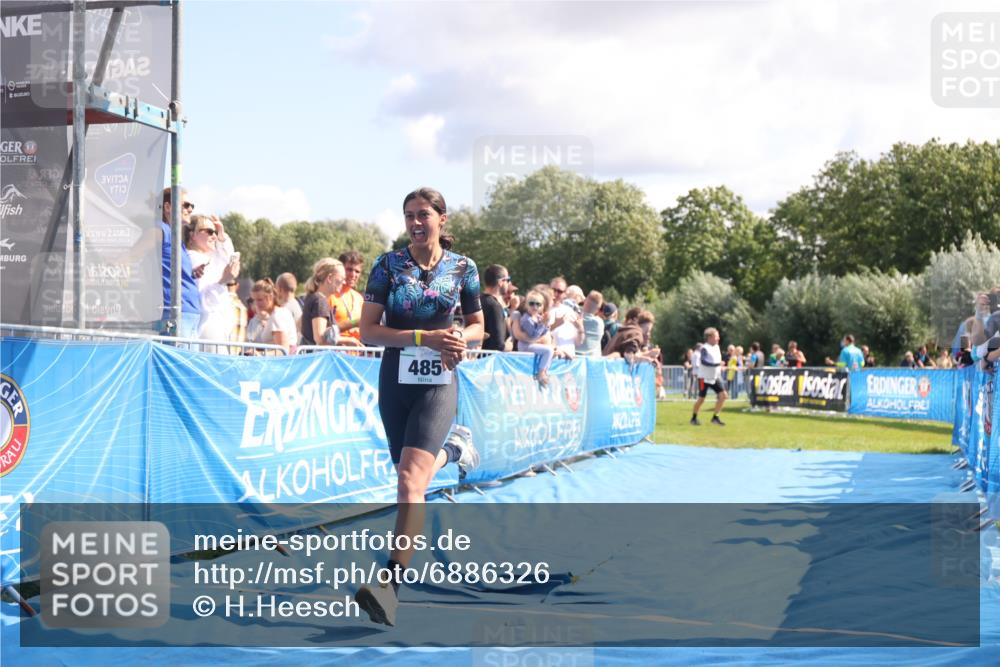 25.08.2024 - Elbe Triathlon Hamburg H.Heesch http://msf.ph/oto/6886326 25.08.2024 11:33:45 Ziel 485, 692 meine-sportfotos.de