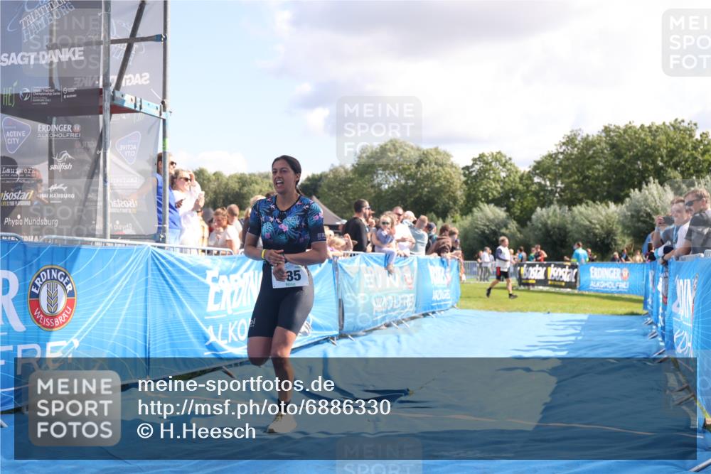 25.08.2024 - Elbe Triathlon Hamburg H.Heesch http://msf.ph/oto/6886330 25.08.2024 11:33:45 Ziel 485, 692 meine-sportfotos.de