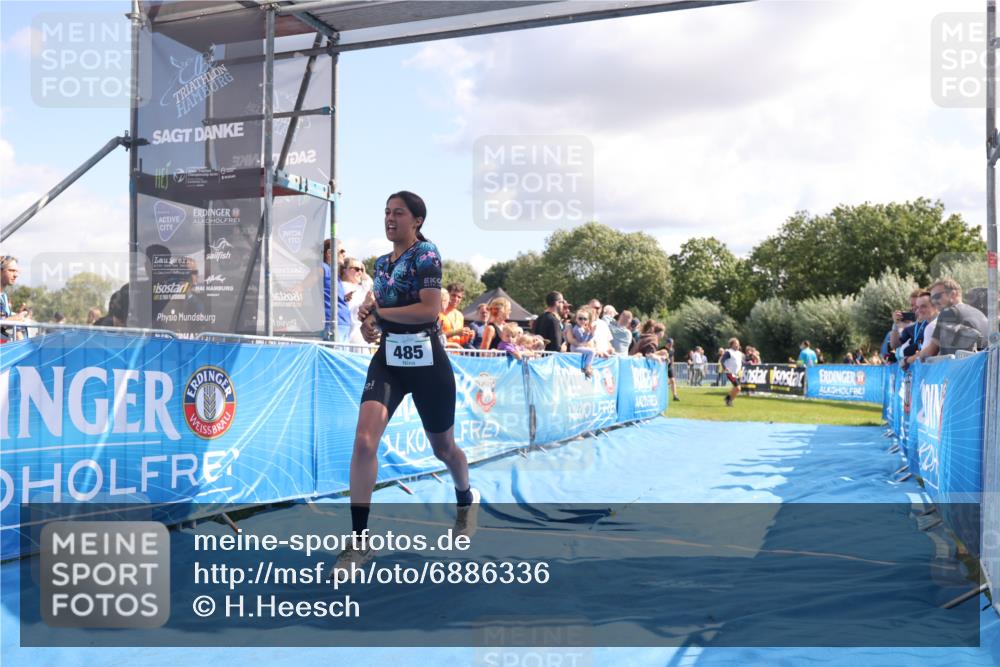 25.08.2024 - Elbe Triathlon Hamburg H.Heesch http://msf.ph/oto/6886336 25.08.2024 11:33:46 Ziel 485, 692 meine-sportfotos.de