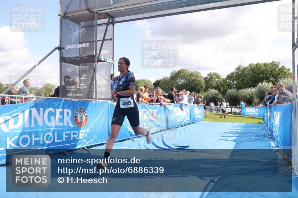 25.08.2024 - Elbe Triathlon Hamburg H.Heesch http://msf.ph/oto/6886339 25.08.2024 11:33:46 Ziel 485, 692 meine-sportfotos.de