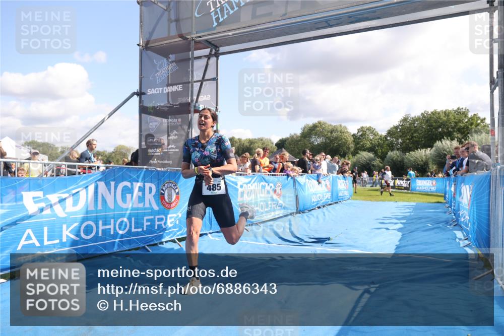 25.08.2024 - Elbe Triathlon Hamburg H.Heesch http://msf.ph/oto/6886343 25.08.2024 11:33:46 Ziel 485, 692 meine-sportfotos.de