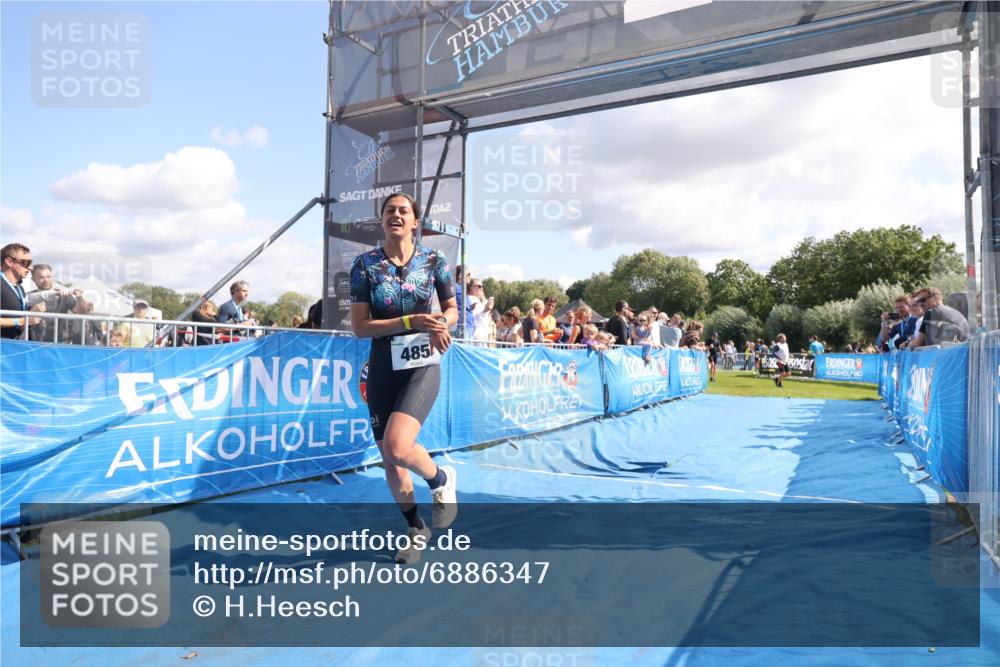 25.08.2024 - Elbe Triathlon Hamburg H.Heesch http://msf.ph/oto/6886347 25.08.2024 11:33:46 Ziel 485, 692 meine-sportfotos.de