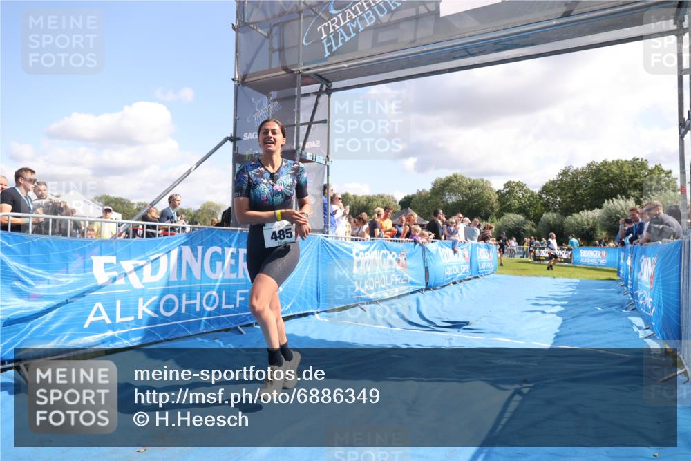 25.08.2024 - Elbe Triathlon Hamburg H.Heesch http://msf.ph/oto/6886349 25.08.2024 11:33:46 Ziel 485, 692 meine-sportfotos.de
