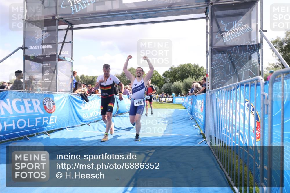 25.08.2024 - Elbe Triathlon Hamburg H.Heesch http://msf.ph/oto/6886352 25.08.2024 11:26:21 Ziel 265, 406, 451, 601, 723, 754 meine-sportfotos.de