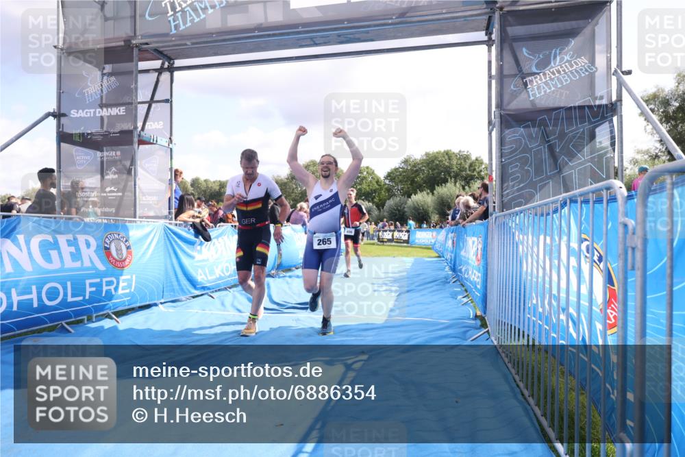 25.08.2024 - Elbe Triathlon Hamburg H.Heesch http://msf.ph/oto/6886354 25.08.2024 11:26:22 Ziel 265, 406, 451, 601, 723, 754 meine-sportfotos.de