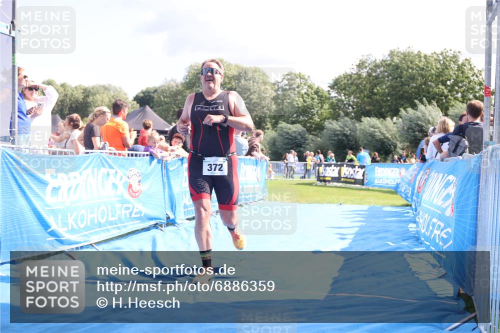 25.08.2024 - Elbe Triathlon Hamburg H.Heesch http://msf.ph/oto/6886359 25.08.2024 11:33:56 Ziel 372 meine-sportfotos.de