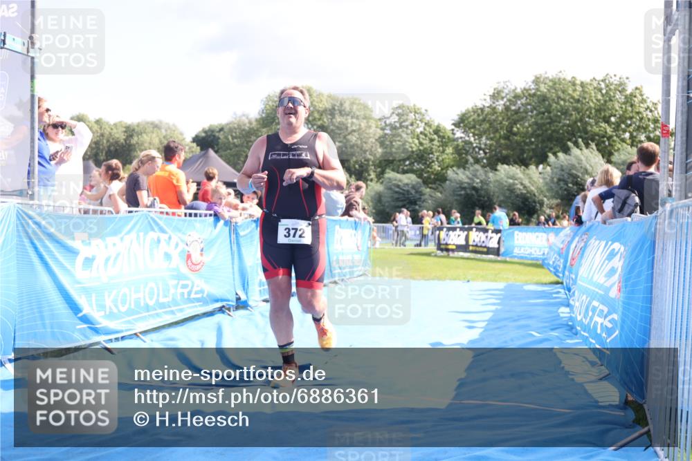 25.08.2024 - Elbe Triathlon Hamburg H.Heesch http://msf.ph/oto/6886361 25.08.2024 11:33:56 Ziel 372 meine-sportfotos.de
