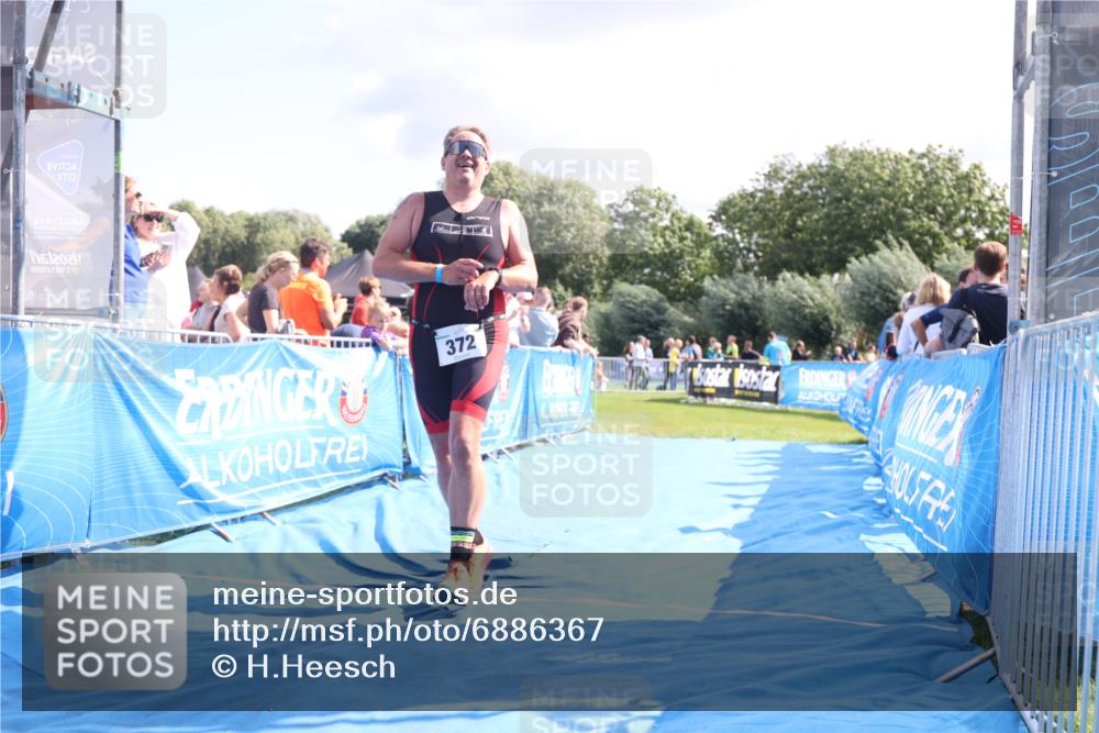 25.08.2024 - Elbe Triathlon Hamburg H.Heesch http://msf.ph/oto/6886367 25.08.2024 11:33:56 Ziel 372 meine-sportfotos.de