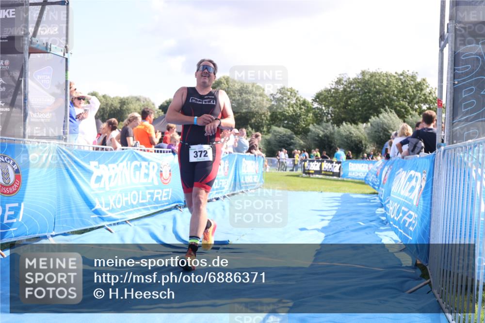 25.08.2024 - Elbe Triathlon Hamburg H.Heesch http://msf.ph/oto/6886371 25.08.2024 11:33:56 Ziel 372 meine-sportfotos.de