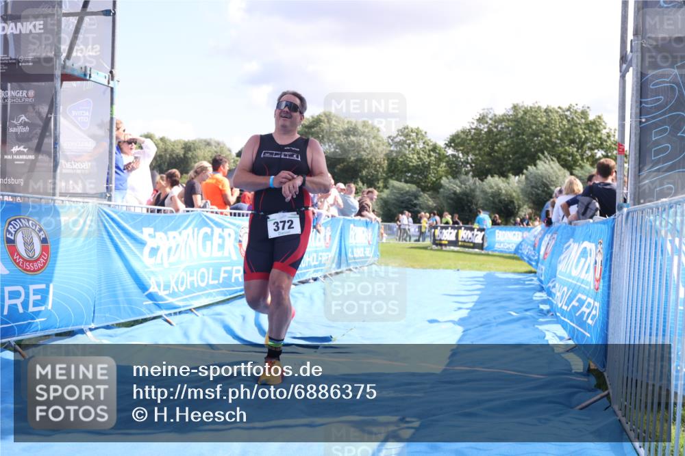 25.08.2024 - Elbe Triathlon Hamburg H.Heesch http://msf.ph/oto/6886375 25.08.2024 11:33:57 Ziel 372, 670 meine-sportfotos.de