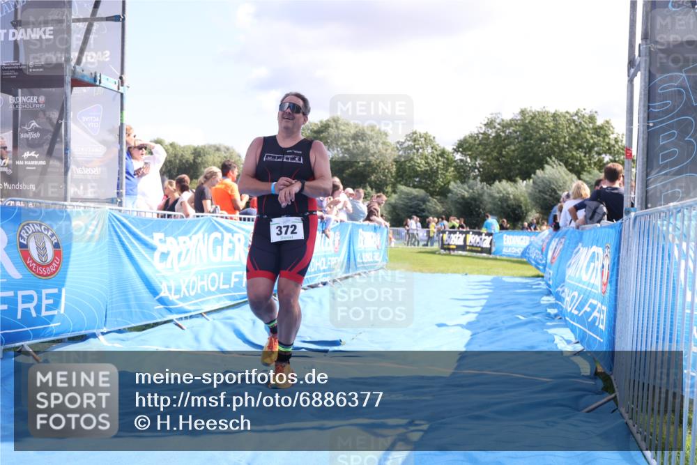 25.08.2024 - Elbe Triathlon Hamburg H.Heesch http://msf.ph/oto/6886377 25.08.2024 11:33:57 Ziel 372, 670 meine-sportfotos.de