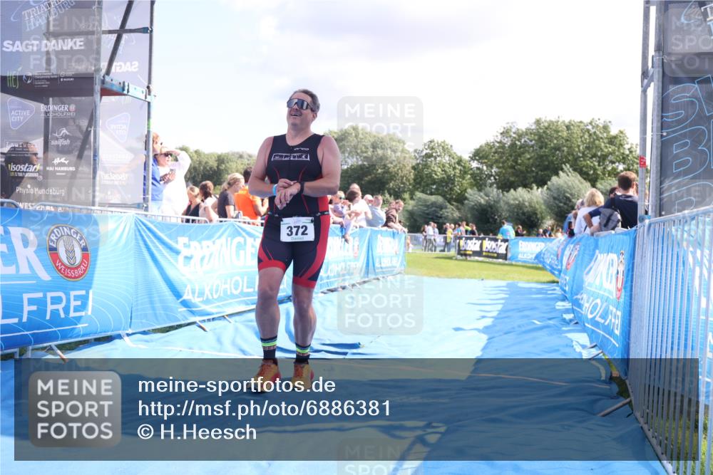 25.08.2024 - Elbe Triathlon Hamburg H.Heesch http://msf.ph/oto/6886381 25.08.2024 11:33:57 Ziel 372, 670 meine-sportfotos.de