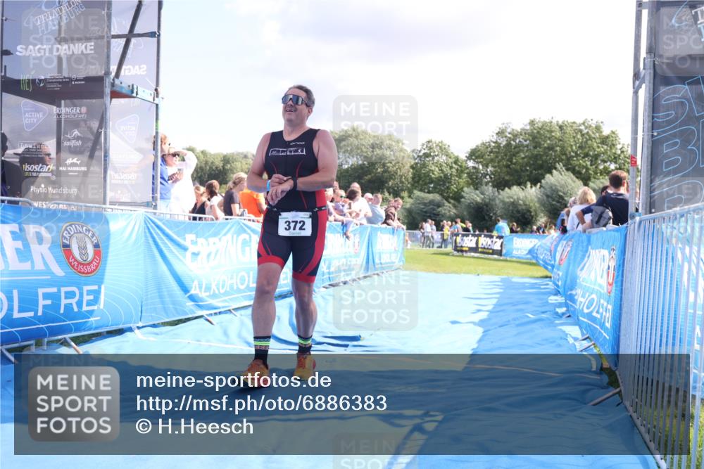 25.08.2024 - Elbe Triathlon Hamburg H.Heesch http://msf.ph/oto/6886383 25.08.2024 11:33:57 Ziel 372, 670 meine-sportfotos.de