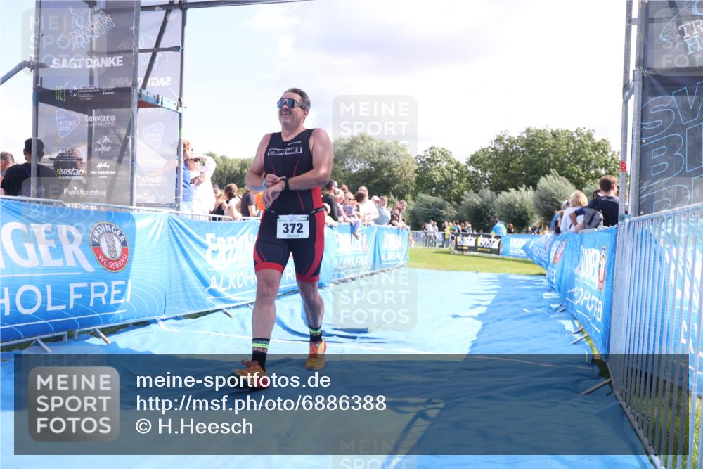 25.08.2024 - Elbe Triathlon Hamburg H.Heesch http://msf.ph/oto/6886388 25.08.2024 11:33:57 Ziel 372, 670 meine-sportfotos.de