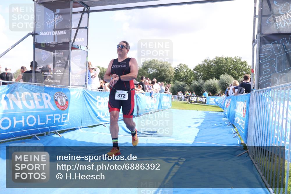25.08.2024 - Elbe Triathlon Hamburg H.Heesch http://msf.ph/oto/6886392 25.08.2024 11:33:57 Ziel 372, 670 meine-sportfotos.de