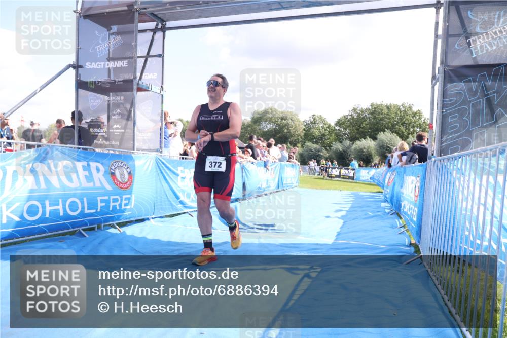 25.08.2024 - Elbe Triathlon Hamburg H.Heesch http://msf.ph/oto/6886394 25.08.2024 11:33:57 Ziel 372, 670 meine-sportfotos.de